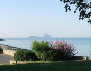 Le G.R. 223 : balcon sur la baie  Le G.R. 223 : balcon sur la baie