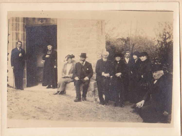 Devant la chapelle le 14 avril 1923