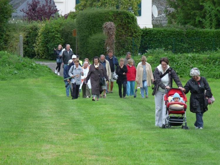 Les visiteurs à l'entrée de " la Bunelle "