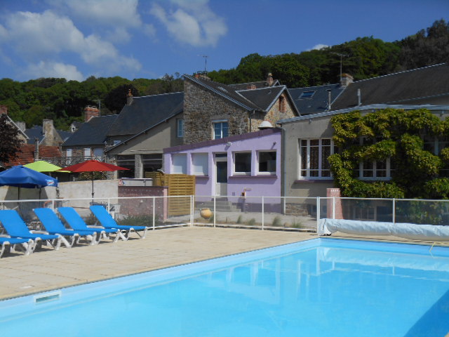 Hôtel  - Restaurant des Bains, Un repas, un plongeon