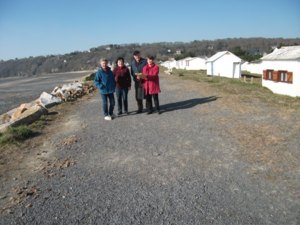 la promenade le long des cabines