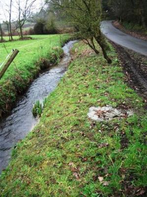 Le Chemin du Pavé et le Ru du Moulin