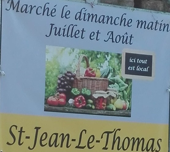 Tous les dimanches, le marché dans le centre du village