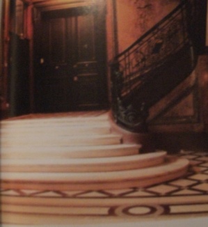 Escalier menant au premier étage de la maison de tante Léonie
