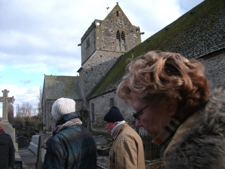 L'église avec sa tour massive