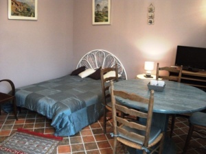 Studio "chic et charme" pour 2 personnes chez Michèle et Georges Kossorotoff Studio "chic et charme" pour 2 personnes chez Michèle et Georges Kossorotoff