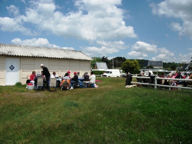 Souvenir de la ronde des vieilles voitures Souvenir de la ronde des vieilles voitures
