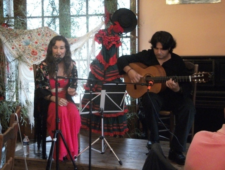 Le guitariste David Munoz et la chanteuse Eva Romo Le guitariste David Munoz et la chanteuse Eva Romo