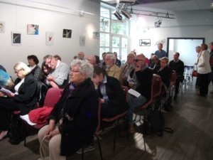 Un public nombreux et attentif Un public nombreux et attentif