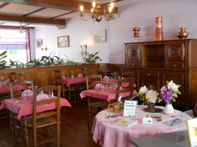 Restaurant-Hôtel des Bains, UN REPAS-UN PLONGEON ! Restaurant-Hôtel des Bains, UN REPAS-UN PLONGEON !