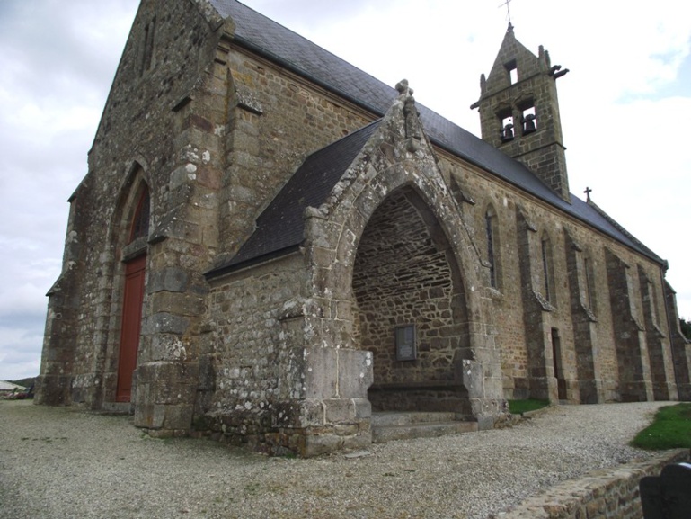 L'église de Champeaux fleurie pour les journées du Patrimoine 2014