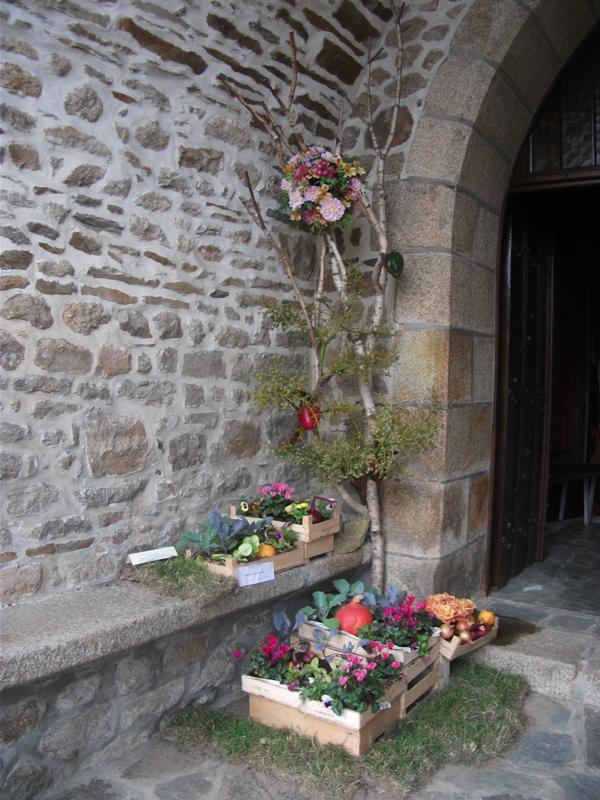 L'église de Champeaux fleurie pour les journées du Patrimoine 2014
