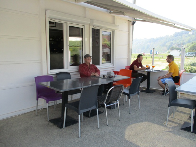 Resto-bar de plage : "JAJA "   Resto-bar de plage : "JAJA "