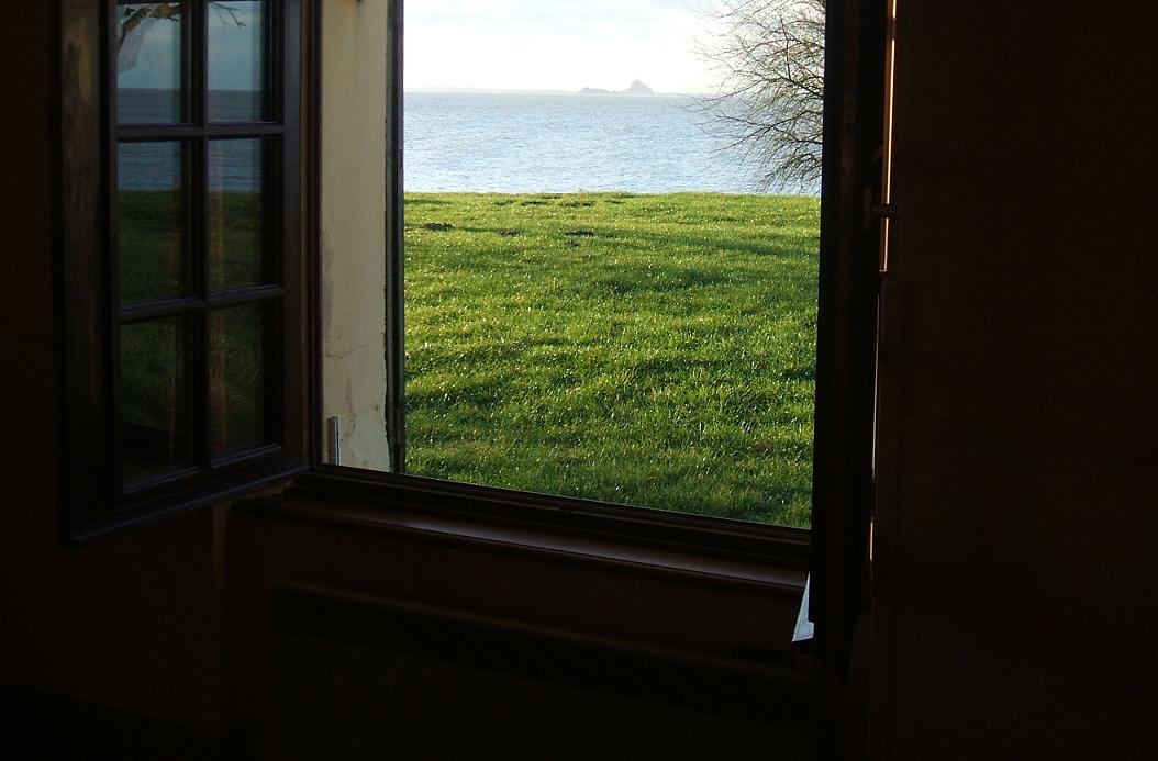 Vue par la fenêtre ( un clic pour agrandir la photo )