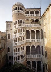 L'art au ras du sol ou les tribulations d'un escargot L'art au ras du sol ou les tribulations d'un escargot